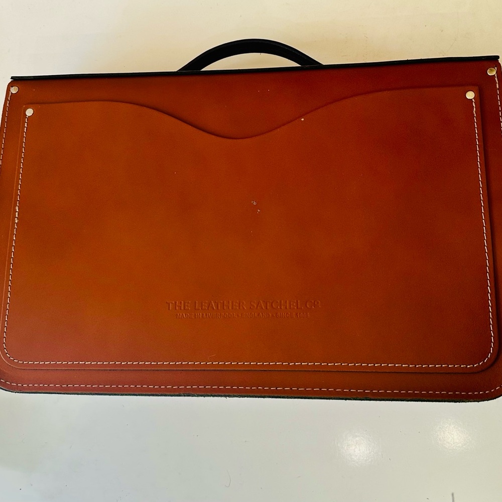 NWOT the leather satchel co leather crossbody book bag with dust bag and strap. - Picture 4 of 8
